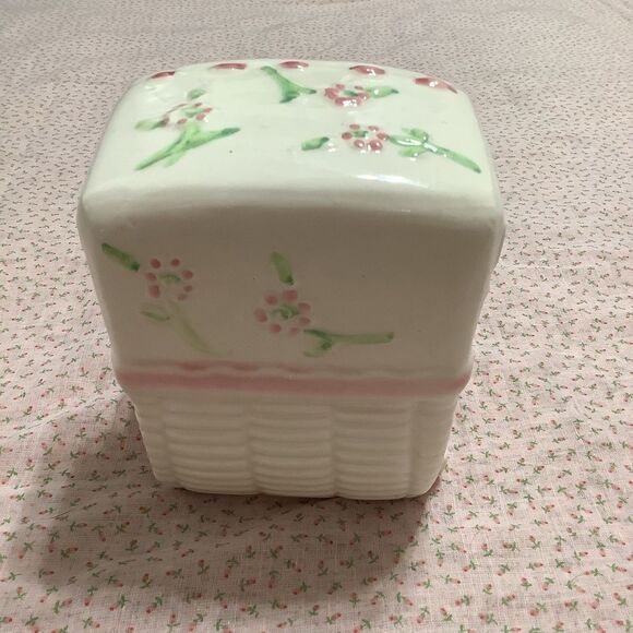 Unbranded Vintage 1950s Inspired White Pastel Kitsch Lamb Crib Shaped Planter - Picture 3 of 8